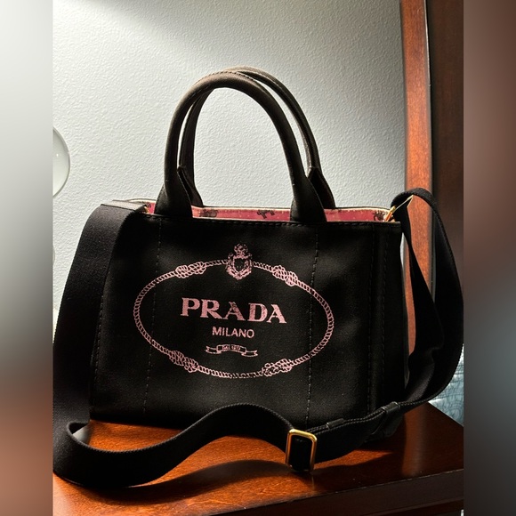 Black Prada Canapa with Pink Interior RARE Design - Picture 12 of 16